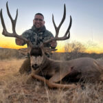 mule-deer-in-Sonora-with-Compass-West-Outfitters